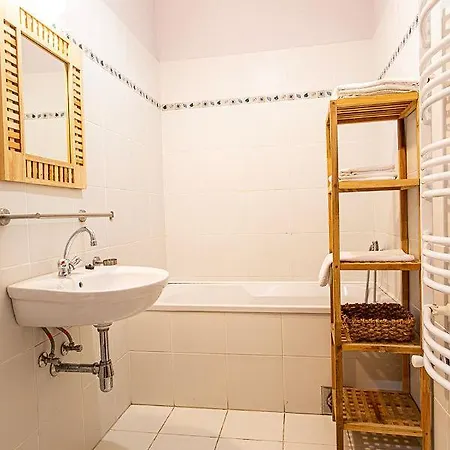 Balazs Szallo 아파트 *