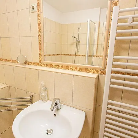 아파트 Balazs Szallo *