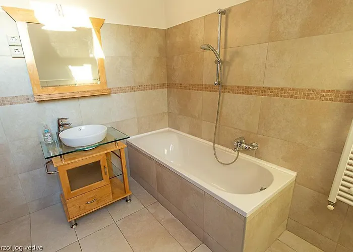 Balazs Szallo * גיולה